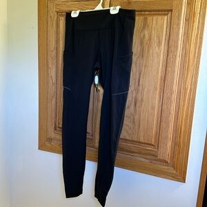 Lululemon size 8 women’s workout pants. Great condition.